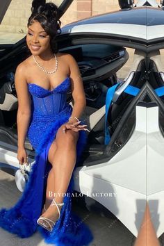 Prom Dress With Corset On Top, Accessories On Dress, Long Blue Homecoming Dresses, Royal Blueprom Dress, Blue And Grey Prom Dress, Prom Look Ideas, Blue Md Dresses, Unique Blue Prom Dresses, Navy Blue Dresses Prom