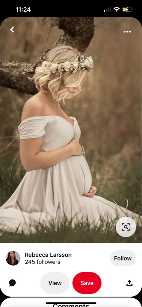 Maternity Shoot With Flower Crown, Maternity Photoshoot Sitting Poses, Maternity Shoot Hairstyles Medium, Cute Maternity Poses Single, Maternity Photoshoot Theme Ideas, Maternity Photo Sitting, Pregnant Outdoor Photography, Spring Maternity Photoshoot Ideas, Maternity Photo With Ultrasound