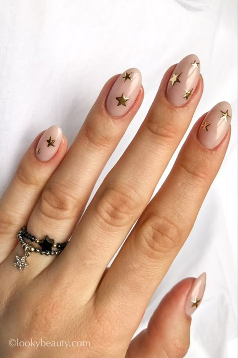 Nails Stars, Stars Nails, New Years Nail Designs, Bridesmaids Nails, Milky Nails, Nails Gold, Cute Gel Nails, Nails 2020, Star Nails