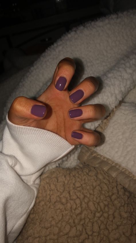 Short Nail Colours, Nails Round Short, Gel Nails Round, Simple Elegant Nail Designs, Nails For May, Short Dip Nails, Winter Gel Nails, Purple Gel Nails, Nails Round