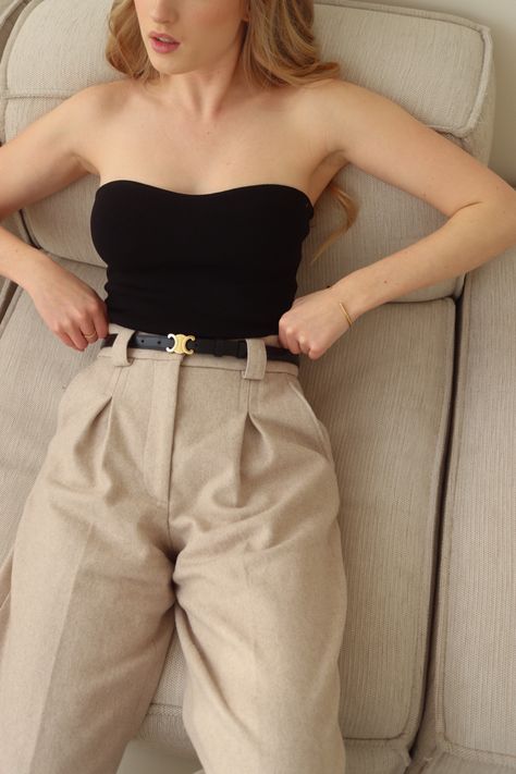 Casual Tube Top Outfit, Tube Top And Trousers Outfit, Black Top And Trousers Outfit, Black Celine Belt Outfit, Beige With Black Outfit, Trousers With Belt Outfit, Casual Ingenue Style, Outfit Ideas With Belt, Classic Belts For Women