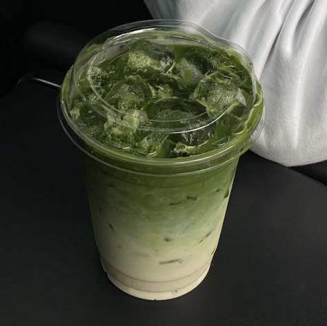 Green Drink, Mint Green Aesthetic, Matcha Drink, Pink Pilates, Pilates Princess, Pretty Drinks, Matcha Tea, Greens Recipe, Green Juice