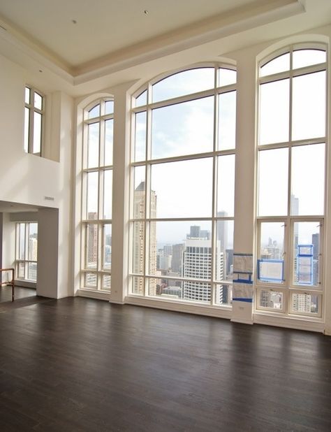 Would love an apartment like this, tall windows looking over an amazing city skyline Ruangan Studio, Penthouse Living, High Windows, Dream Reality, Chicago Apartment, Loft Living, Empty Room, Big Windows, Floor To Ceiling Windows