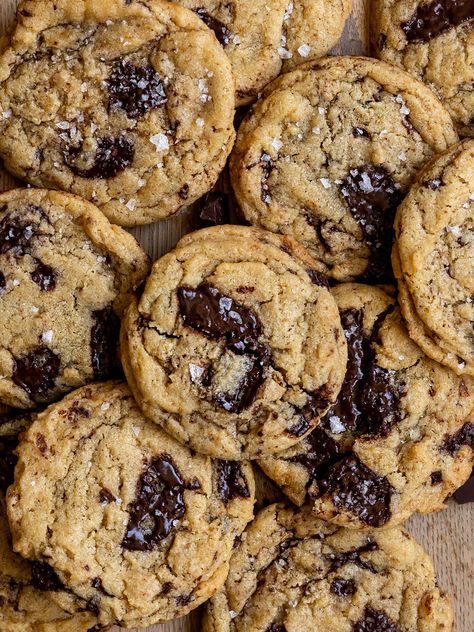 Best Vegan Chocolate Chip Cookies, Vegan Chocolate Chip Cookie Recipe, Easy Vegan Cookies, Vegan Chocolate Cookies, Vegan Christmas Cookies, Salted Chocolate Chip Cookies, Choco Chip Cookies, Vegan Baking Recipes, Vegan Cookies Recipes