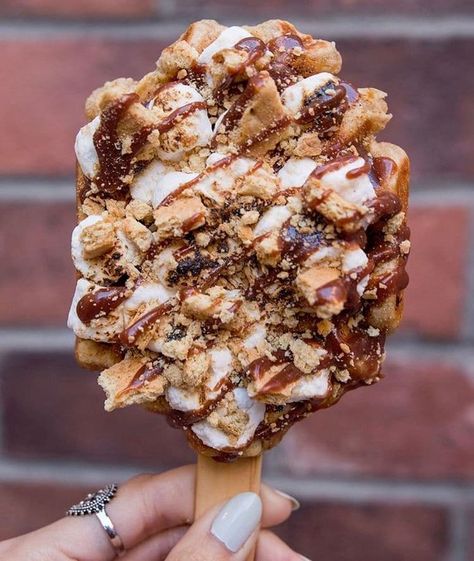 Waffle Pops (Waffle on a Stick) Are The Latest Trendy Coachella Food Coachella Food, Food Truck Desserts, Waffle Pops, Cake Oven, Waffle Iron Recipes, Dessert Waffles, Waffle Machine, Waffle Bar, Bubble Waffle