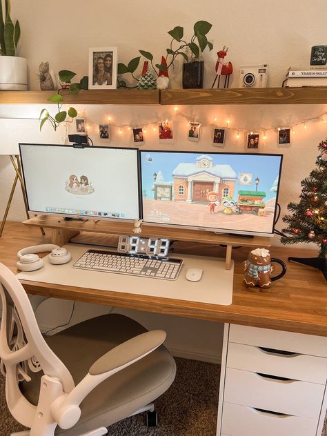 Gaming Desk Decor, Desk Decor Ideas, Cozy Desk, Cozy Gaming, Gamer Room Decor, Cozy Home Office, Desk Inspo, Office Room Decor, Study Room Decor