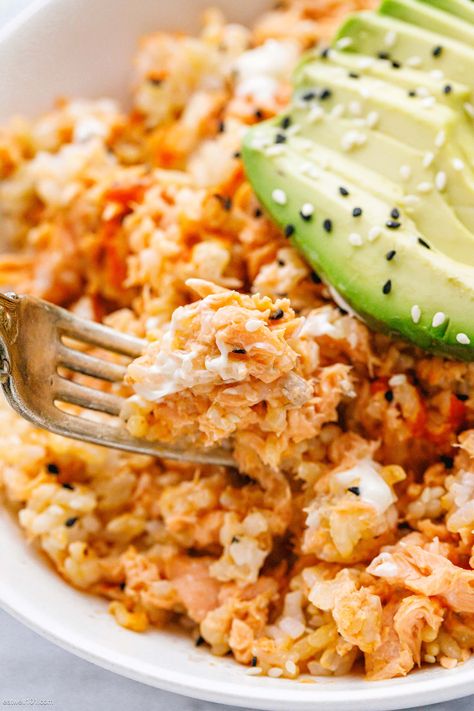 Shredded Salmon Bowl, White Rice Salmon Bowl, Fodmap Recipes Salmon, Rice And Fish Bowl, Tilapia Rice Bowl, Salmon With Cauliflower Rice, Cauliflower Rice And Salmon Recipes, Salmon Bowl With Cauliflower Rice, Salmon Pesto Bowl