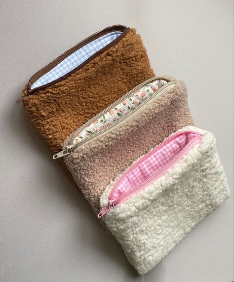 Sewing Project Ideas, Simple Pouch, Diy Makeup Bag, Diy Sy, Sac Diy, Sewing Machine Projects, Cute Sewing Projects, Diy Bag Designs, Girly Bags