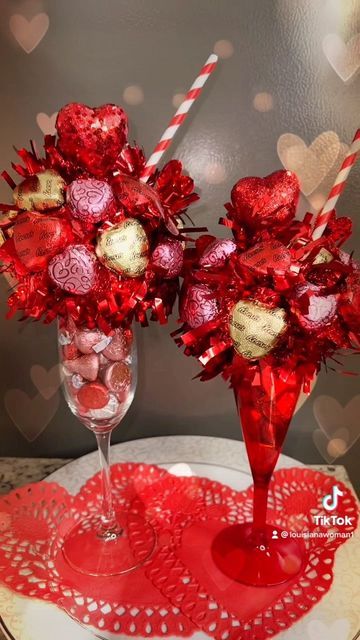 Valentines Candy, Valentine Centerpieces, San Valentine, Diy Valentine's Day Decorations, Candy Bouquets, Diy Valentines Decorations, Valentine's Day Decorations, Candy Crafts, Diy Valentine's Day