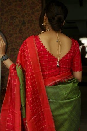 Casual Blouse Designs, Blouse Designs High Neck, Model Blouse, Cotton Saree Blouse Designs, Boat Neck Blouse Design, Frocks Design, Cotton Blouse Design, Traditional Blouse Designs, Brocade Blouse