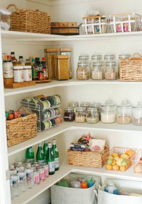 Healthy Recipes Using Pantry Staples Healthy Pantry Staples, Holistic Eating, Vision Board Future, Kitchen Knowledge, Deep Pantry, Food Basics, Healthy Pantry, Pantry Recipes, Room Pantry