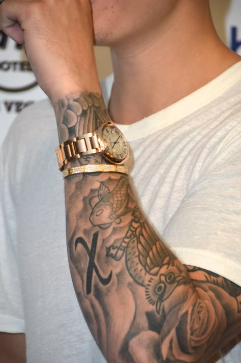 Justin has a bolded "X" on his left arm. "X means unknown," Justin explained to GQ in February 2016. "They might know the shell of me or the artist, but not necessarily me." Justin Bieber Arm Tattoo, Justin Bieber Tattoos Sleeve, Justin Bieber Sleeve, Bieber Tattoos, Justin Bieber Tattoos, Tattoos Dainty, Tattoos With Deep Meaning, Tattoos Cross, Left Arm Tattoos