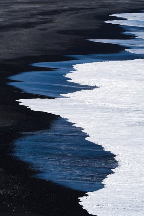 simplicity. Soyut Sanat Tabloları, Black Sand Beach, Black Sand, Beautiful World, Color Inspiration, Iceland, The Ocean, Beautiful Places, Bali