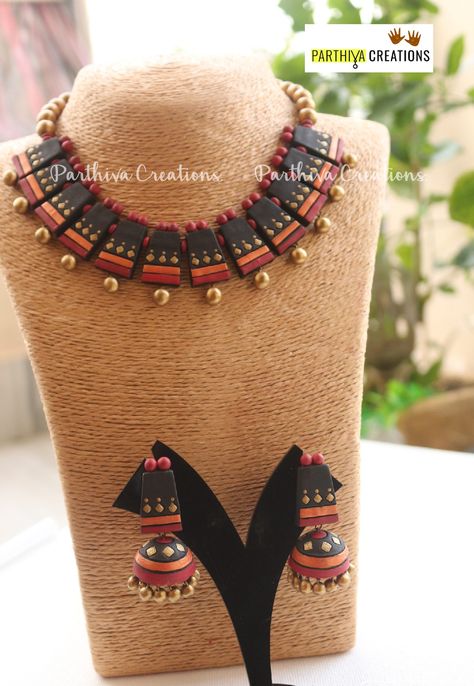 Terracotta Necklace Designs, Handmade Clay Jewelry Set, Terracotta Jewellery Making Ideas, Terracotta Earrings Design, Terracotta Jewellery Designs Handmade, Terracotta Jewellery Designs Modern, Terracotta Necklace, Terracotta Jewellery Making, Wood Jewelry Diy