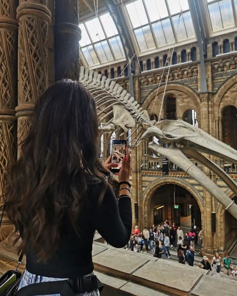 London Pictures Ideas Inspiration, Cute Museum Pics, London Museum Of Natural History, London Bridge Photo Ideas, London Aesthetic Photos, London Pics Ideas, Pics In London, London Inspo Pics, London Pictures Ideas