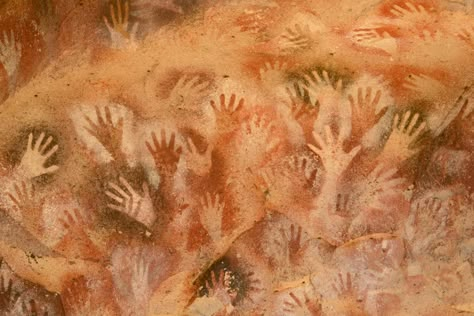 The world's oldest cave paintings were probably made by Neanderthals Lascaux Cave Paintings, Neolithic Art, Prehistoric Cave Paintings, Paleolithic Art, Stone Age Art, Cave Painting, Outdoors Tattoo, Prehistoric Art, Cave Paintings