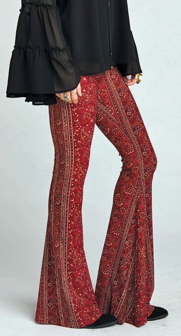 Boho bell-bottom pants ... Hippy Pants Outfit, Hippie Pants Outfit, Wizard Style, Boho Bell Bottoms, 70s Icons, Bohemian Goth, 70s Girl, Abaya Fashion Dubai, Flare Pant