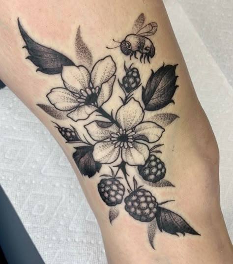 Bee And Blackberry Tattoo, Blackberry Blossom Tattoo, Blackberry Plant Tattoo, Blackberry Tattoo Traditional, Blackberry Flower Tattoo, Blackberry Tattoo Design, Blackberry Bush Tattoo, Bee Knee Tattoo, Blackberry Vine Tattoo