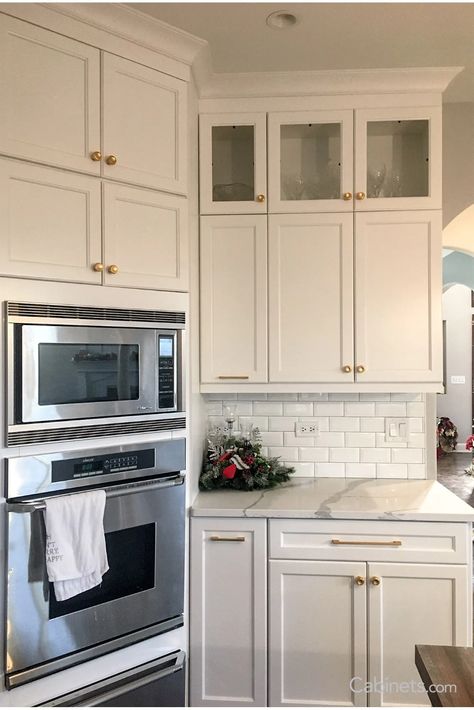 Large White Kitchen with Brushed Gold Hardware and Fixtures - Cabinets.com Kitchen Bench Table, Large White Kitchen, Shaker Cabinets Kitchen, Coastal Inspired Kitchens, Renovate Kitchen, Gold Kitchen Hardware, Frameless Kitchen Cabinets, Kitchen Examples, Kitchen Soffit