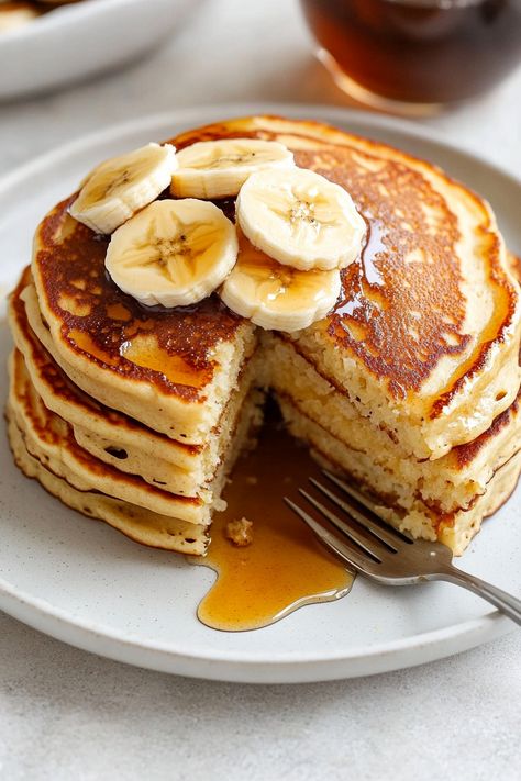 Easy Greek Yogurt Banana Pancakes Banana Greek Yogurt Pancakes, Protein Banana Pancakes, Banana Nut Pancakes, Best Greek Yogurt, Easy Banana Pancakes, Yogurt Banana, Greek Yogurt Pancakes, Protein Pancakes Recipes, Oatmeal Yogurt