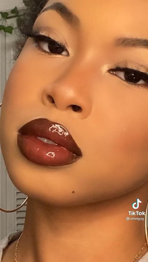 Pin by tiana on maquillage métisse [Video] in 2022 | Baddie makeup, Makeup tutorial, Natural makeup Glossy Lips Makeup, Lip Combos, Makeup For Black Skin, Lip Makeup Tutorial, Brown Skin Makeup, Makeup Help, Face Makeup Tutorial, Face Makeup Tips, Lip Combo