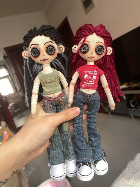 Crochet People Dolls, Coraline Items, Coraline Dolls Diy, Diy Coraline Doll, Coraline Dolls, جوني د�يب, Coraline Aesthetic, Doll Customization, Coraline Doll