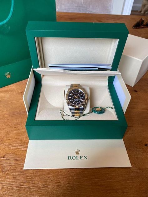 Rolex Watches Women Rose Gold, Women Rolex Watches, Watches For Men Gold, Most Expensive Rolex, Rolex Watch Price, Rolex Watch Box, Rolex Shop, Rolex Watches For Sale, Diamond Watches Women