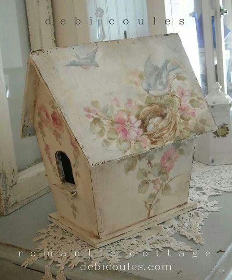 Shabby Chic Francese, Large Birdhouse, Camera Shabby Chic, Rustic Chic Bedroom, Takken Decor, Shabby French Chic, Debi Coules, Shabby Chic Decorating, Shabby Chic Bedroom Furniture