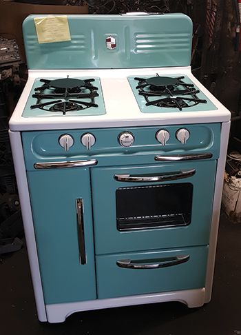 1950s Kitchen Appliances, Old Fashioned Refrigerator, Vintage Gas Stove, Retro Stoves Vintage Appliances, Vintage Stoves For Sale, Cabin Appliances, Antique Kitchen Sink, Kitchen Stove Ideas, 1940 Kitchen