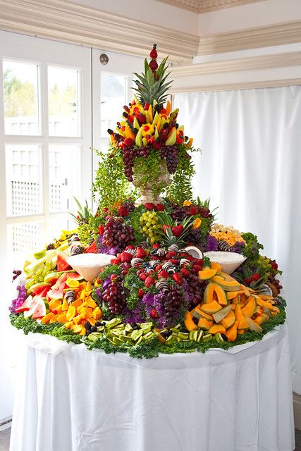 Cascading Fruit Display, Wedding Appetizer Table, Fruit Display Wedding, Fruit Tables, Fruit Platter Ideas, Fruit Party Decorations, Fruit Buffet, Food Display Table, Brunch Party Decorations