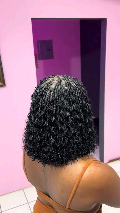 Braid Bobs For Black Hair, How To Style Bob Boho Braids, Bob Boho Hairstyles, One Side Hair Braid, Boho Short Box Braids, Knotless Braids With Wet And Wavy Hair, Boho Braids Bob Hairstyles, Curly Bob Braids Black Women, Boho Braid Bob Braids