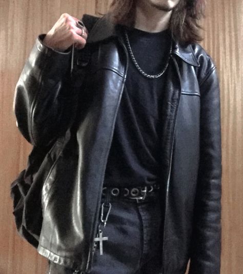 leather jacket rock goth grunge outfit mens outfit long hair dark academia chains cross Dark Fashion Aesthetic Men, Masc Rock Outfits, Metalhead Fits Men, Matrix Outfit Street Styles, Masc Dark Outfits, Goth Men Clothes, Grunge Men Style, Men Fashion Grunge, Modern Goth Outfits Men