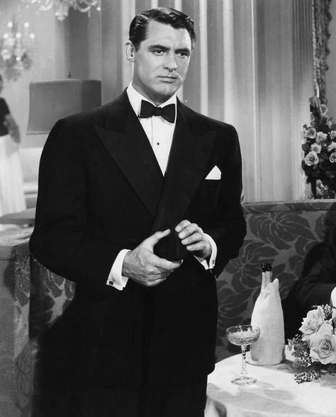 Gary Grant, Hollywood Men, Cary Grant, Actrices Hollywood, Interesting People, Golden Age Of Hollywood, Silver Screen, White Tie, Classic Movies