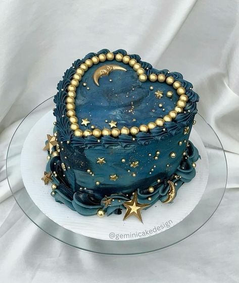 Bolo Vintage, Heart Shaped Cake, Vintage Birthday Cakes, 18th Birthday Cake, Shaped Cake, Heart Shaped Cakes, Blue Cakes, Pretty Birthday Cakes, Cute Birthday Cakes