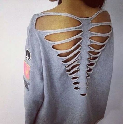 DIY t-shirt cut-out design, rib cage Cut Tshirt Diy, Cut Up T Shirt, Cut Shirt Designs, Cut Up Shirts, Diy Cut Shirts, Diy Vetement, Diy Shirts, Clothing Diy, Cut Up