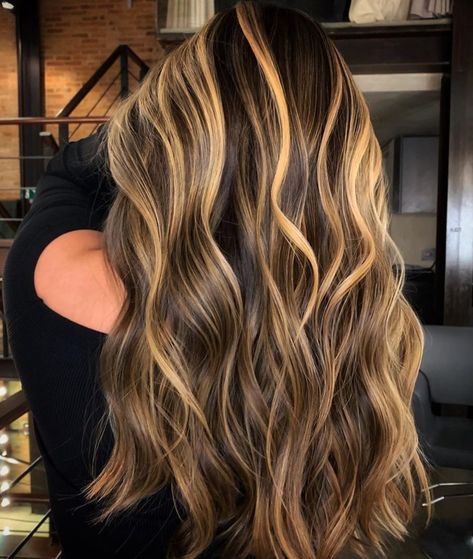 50 Ideas of Caramel Highlights Worth Trying for 2020 - Hair Adviser Medium Brunette, Balayage Blond, Hair Color Caramel, Hair Adviser, Caramel Blonde, Brunette Hair With Highlights, Black Hair With Highlights, Caramel Hair, Brown Hair With Blonde Highlights