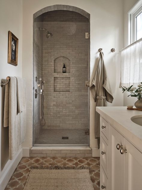 Spanish Revival — Backup Design Spanish Style Home Bathroom, Hacienda Bathroom Spanish Style, Spanish Style Homes Interior Bathroom, Zellige Shower Tile, Modern Spanish Style Interior, Barndo Bathroom, Spanish Modern Bathroom, Spanish Style Homes Interior, Modern Spanish Bathroom