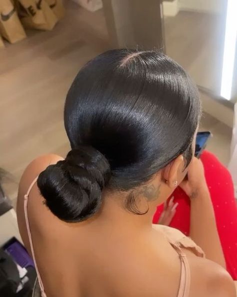 Middle Part Low Messy Bun, Sleek Low Bun Wedding Hair Black Women, Bridemaids Hairstyles Ponytails, Low Bun Ideas Black Women, Low Messy Bun Wedding Hair Black Women, Low Ponytail Bun Black Women, Twisted Bun Hairstyles For Black Women, Low Middle Part Bun Black Women, Sleek Back Knot Bun