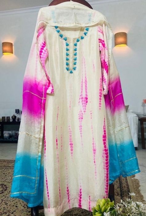 Tye And Dye Suit Design, Tie And Dye Embroidery Suits, Tie Dye Patterns Punjabi Suits, Dupatta Dye Designs, Tie Dye Suits Punjabi, Tie And Die Dupatta Design, Tie And Dye Dupatta Designs, Tye Dye Ideas, Simple Indian Suits