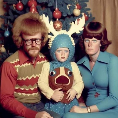 Funny Awkward Photos, Funny Holiday Photos, Awkward Photos, Awkward Family Photos, Happy Xmas, Christmas Memes, Filthy Animal, Funny People, Bones Funny