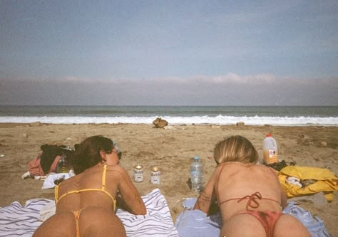 Film Camera Inspiration, Disposable Camera Beach Pictures, Disposable Camera Photo Ideas, Beach Disposable Pictures, Film Photos Ideas, Film Camera Beach Photos, Film Summer Aesthetic, Digital Camera Summer Photos, Film Inspo Aesthetic