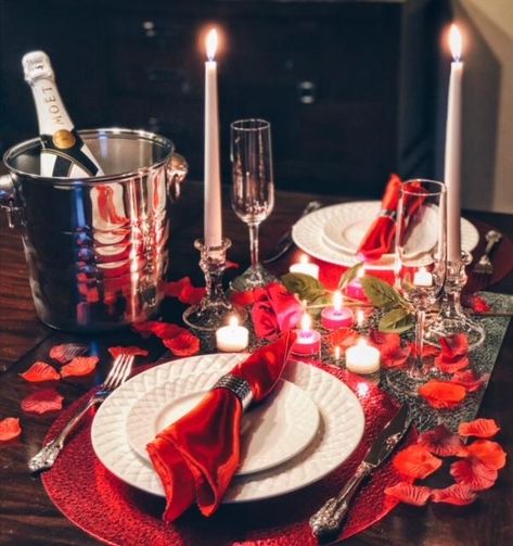 Romantic Dinner - light the romantic candles, spread the rose petals and get cooking together! Romantic Dinner Tables, Romantic Dinner Setting, Romantic Decorations, Romantic Dinner Decoration, Romantic Table Setting, Dinner Box, Romantic Dinner For Two, Romantic Table, Valentine Dinner