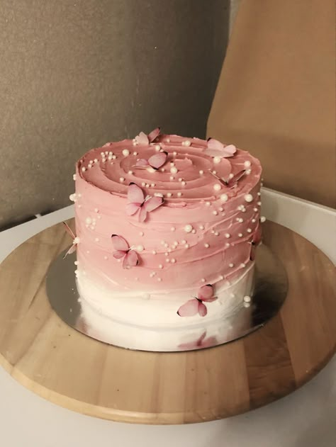 Shaded Cake Designs, Aesthetic Cake Designs Birthday, Birthday Esthetics, Small Pink Cake, Cake Decorating Aesthetic, Birthday Cake Inspo Aesthetic, Bday Cakes Aesthetic, Mini Cakes Aesthetic, Birthday Cake Round