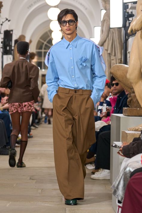 Kent&Curwen Spring 2025 Ready-To-Wear Collection [PHOTOS] Blue Pants Outfit Men, Brown Pants Outfit, Kent Curwen, Pants Outfit Men, Mens Fashion Style, Outfit Grid, Fashion Male, Mens Fashion Casual Outfits, Stylish Mens Outfits