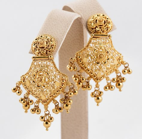 Ear Tops, Gold Earrings Indian, Bridal Necklace Designs, Gold Jewels Design, Gold Bangles For Women, Inspirtional Quotes, Indian Bangles, Choker Necklace Designs, New Gold Jewellery Designs