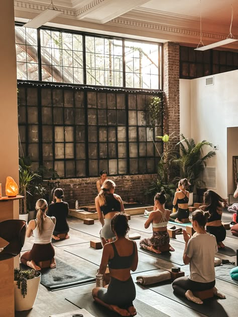 Yoga Classes in Brooklyn, NY - Yoga Space NYC Cool Yoga Studio, Yoga Influencer Aesthetic, Yoga Classes Aesthetic, Yoga Class Photoshoot, Fitness Corner At Home, Yoga Class Photography, Yoga In The Park, Yoga Teacher Training Aesthetic, Boho Yoga Studio