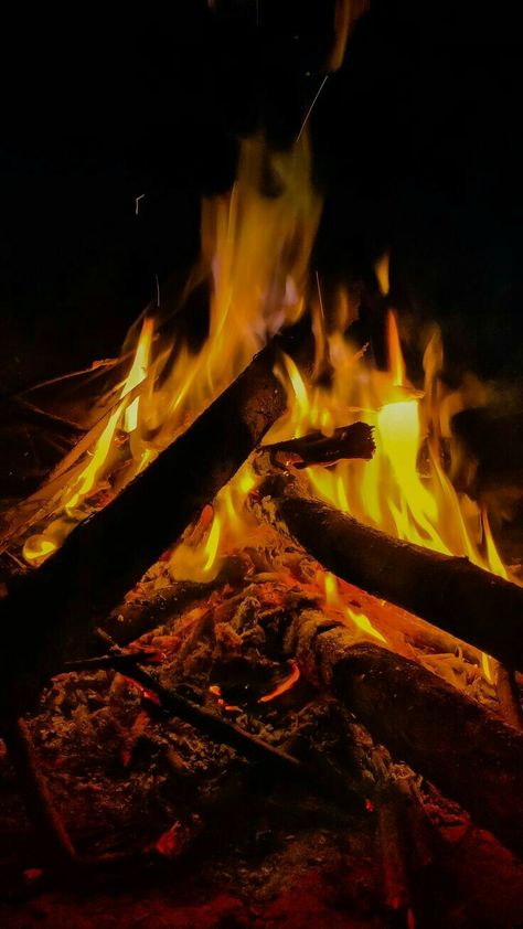 Fire Story Instagram, Fire Snapchat Stories, Bonfire Snapchat Story, Fire Pictures Photography, Bonfire Snap, Fake Insta Story Food, Fire Snapchat, Fire Snap, Bonfire Aesthetic