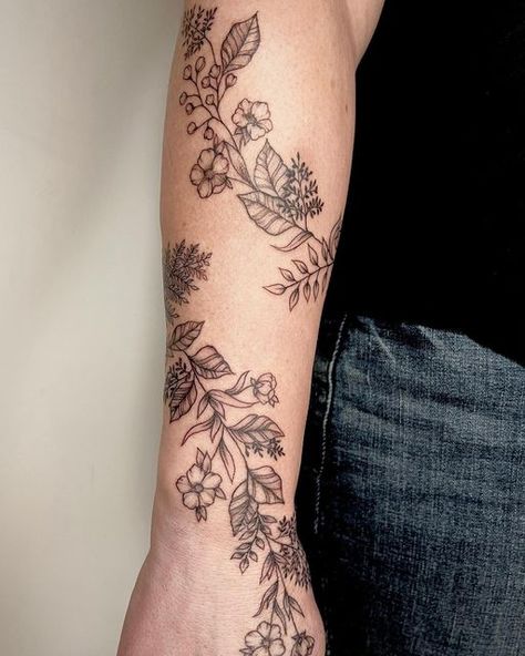 Upper Armband Tattoo, Wraparound Tattoo, Arm Tattoos For Women Forearm, Arm Wrap Tattoo, Underarm Tattoo, Instagram Tattoos, Roots Tattoo, Around Arm Tattoo, Wrap Around Tattoo