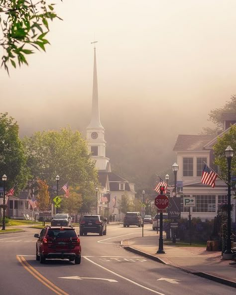 New England With Love on Instagram: "“Sometimes we need the fog to remind ourselves that all of life is not black and white.” — Jonathan Lockwood Huie 📸 by @stowebeautiful . . . . #stowe #stowevt #stowevermont #vermont #vermontlife #vermontliving #vermonting #vermont_igers #vermontphotography #moodygrams #newengland #mynewengland #naturalnewengland #rawnewengland #naturalnewengland #newenglandliving #newenglandlife #newengland_igers #newenglandphotography #scenesofnewengland #scenicnewen Vermont Photography, Mystery House, Stowe Vt, Stowe Vermont, Sony Photography, New England States, Small Town America, New England Travel, Main Street Usa