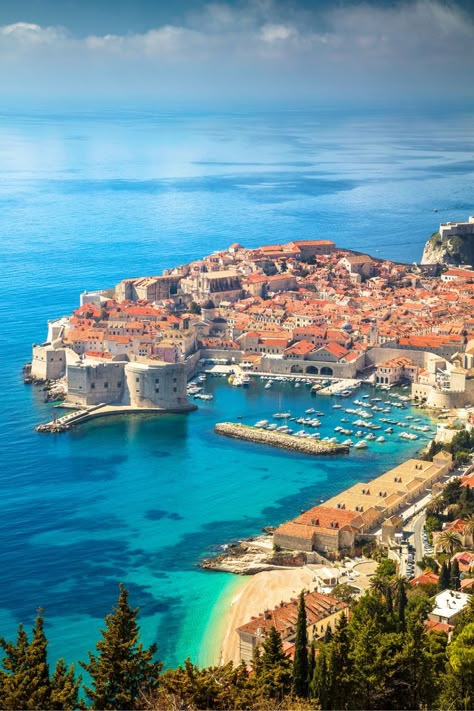 Best Things To Do Over The Summer Holidays In Croatia Famous Places Around The World, Travel Croatia, Croatia Holiday, Visit Croatia, Plitvice Lakes, Croatia Travel, Dubrovnik Croatia, Euro Summer, Adriatic Sea